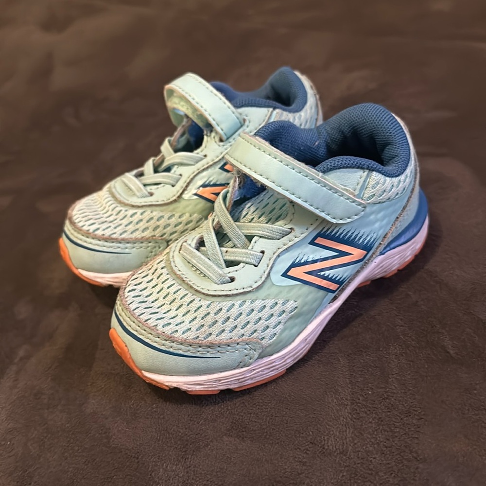 New Balance turquoise/melon toddler sneakers sz 5